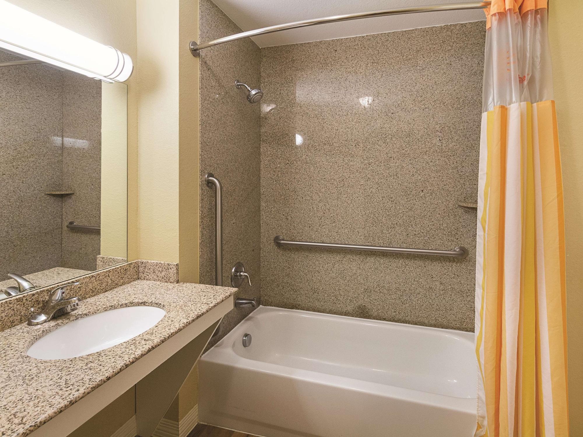 Hotel La Quinta By Wyndham Waxahachie Extérieur photo